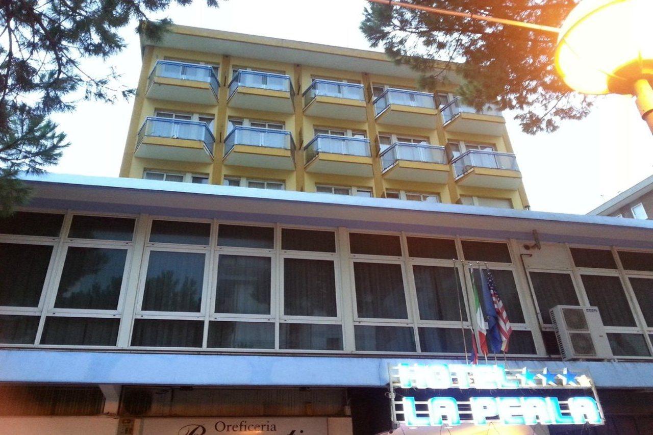 Hotel La Perla リミニ エクステリア 写真