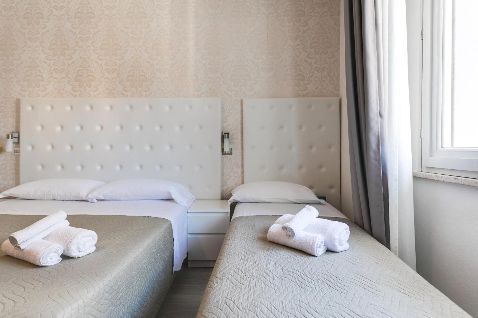 Hotel La Perla リミニ エクステリア 写真