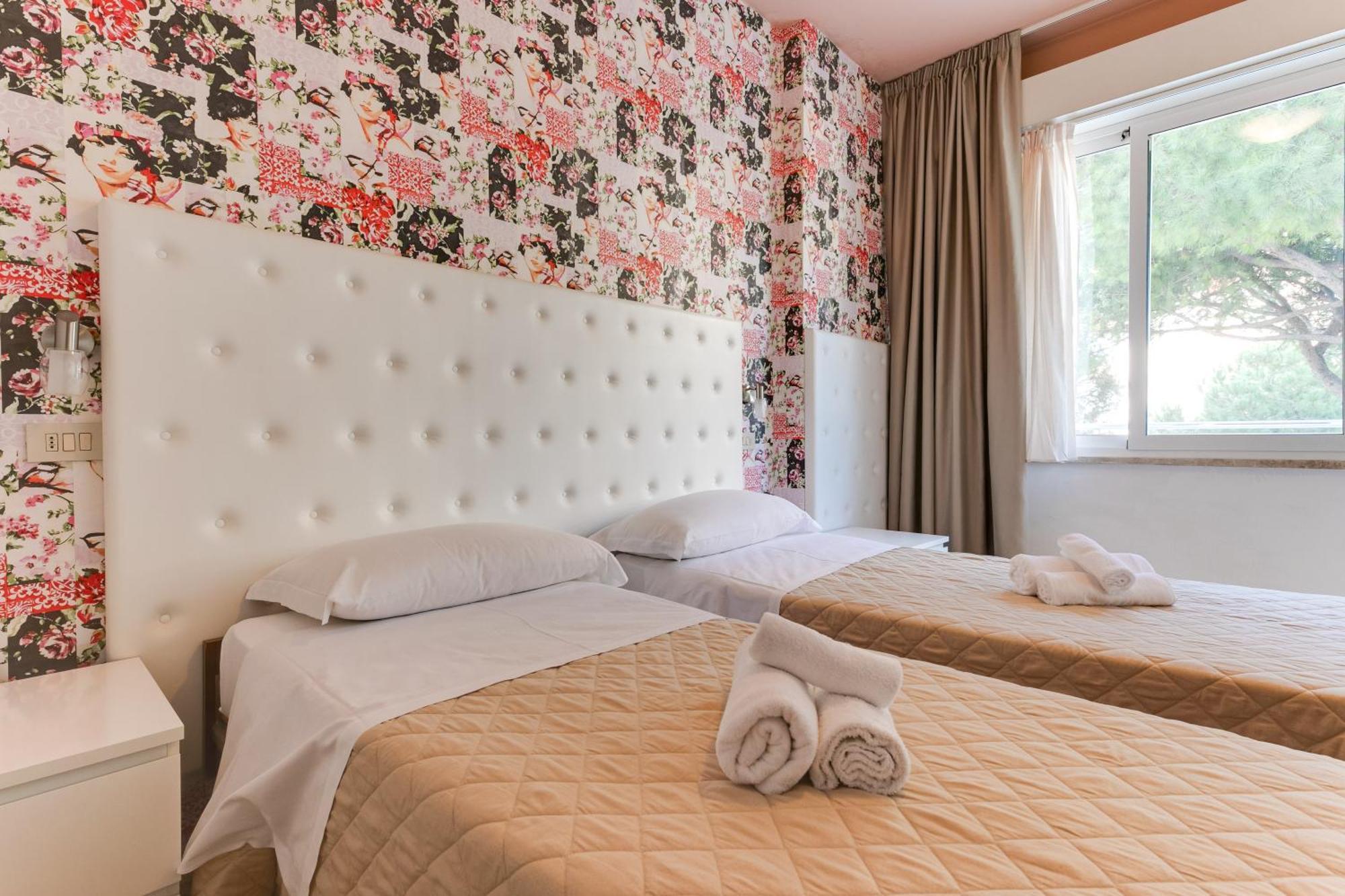 Hotel La Perla リミニ エクステリア 写真