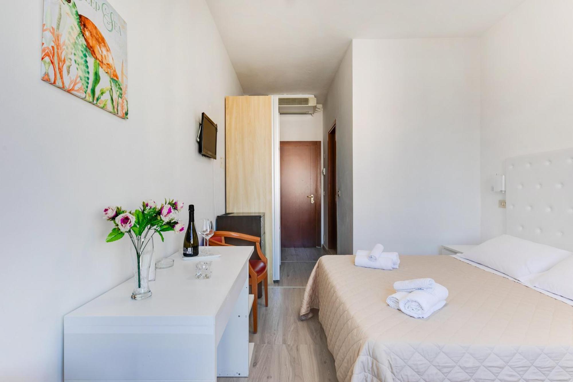 Hotel La Perla リミニ エクステリア 写真