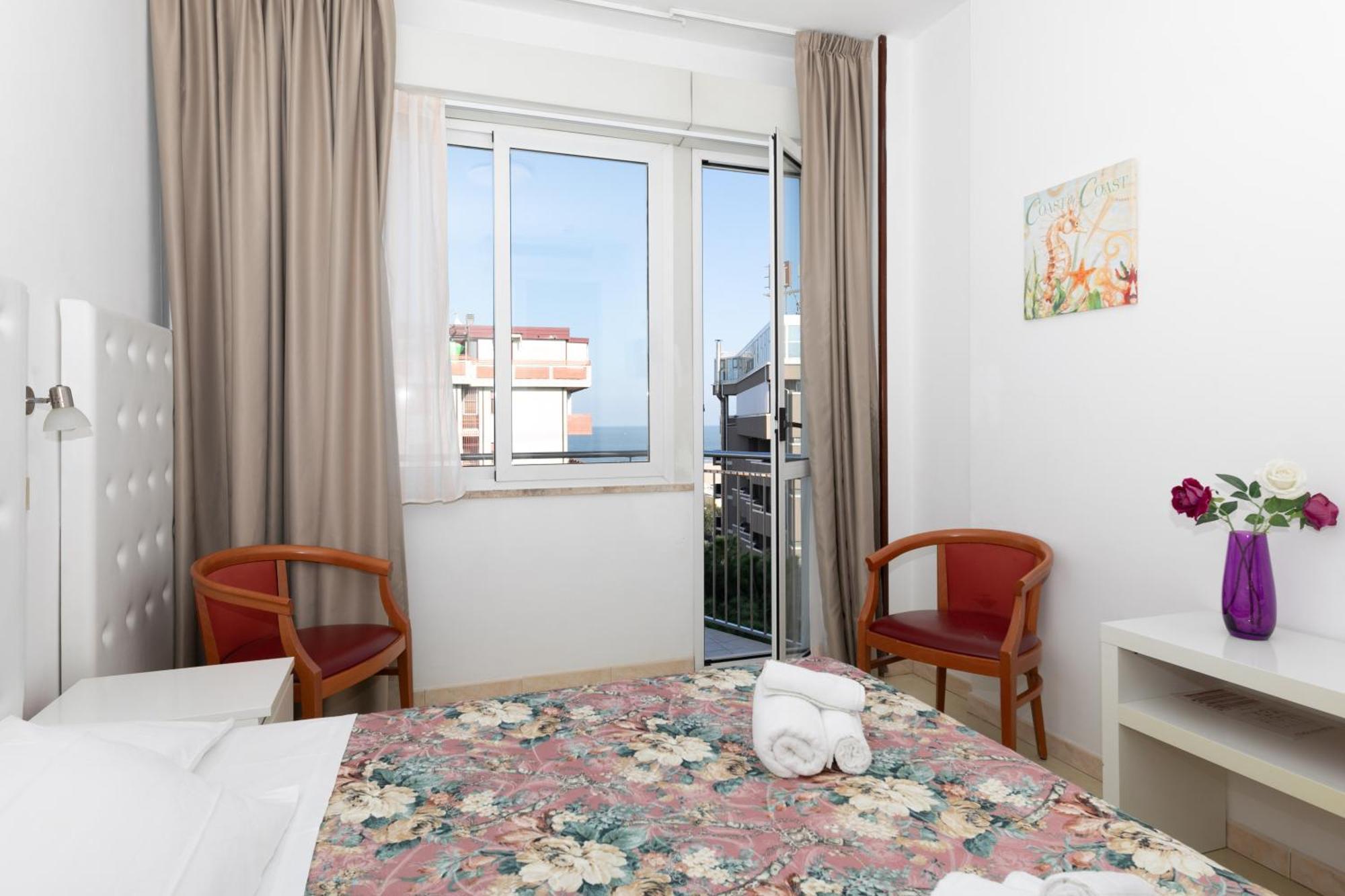Hotel La Perla リミニ エクステリア 写真