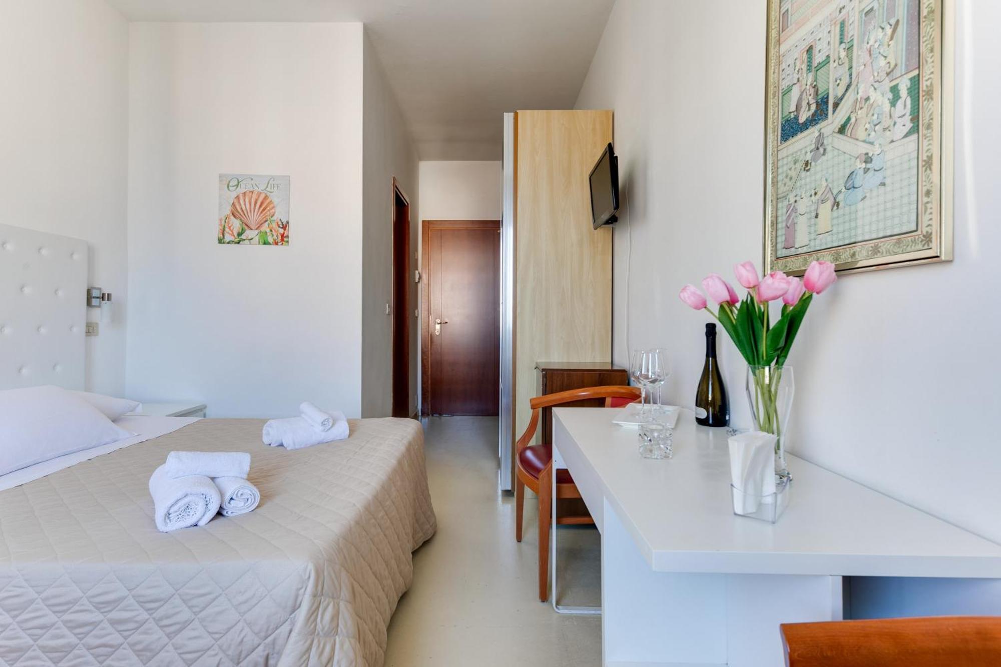 Hotel La Perla リミニ エクステリア 写真