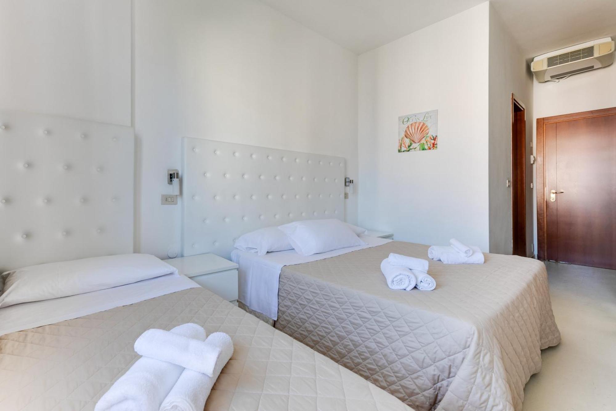 Hotel La Perla リミニ エクステリア 写真