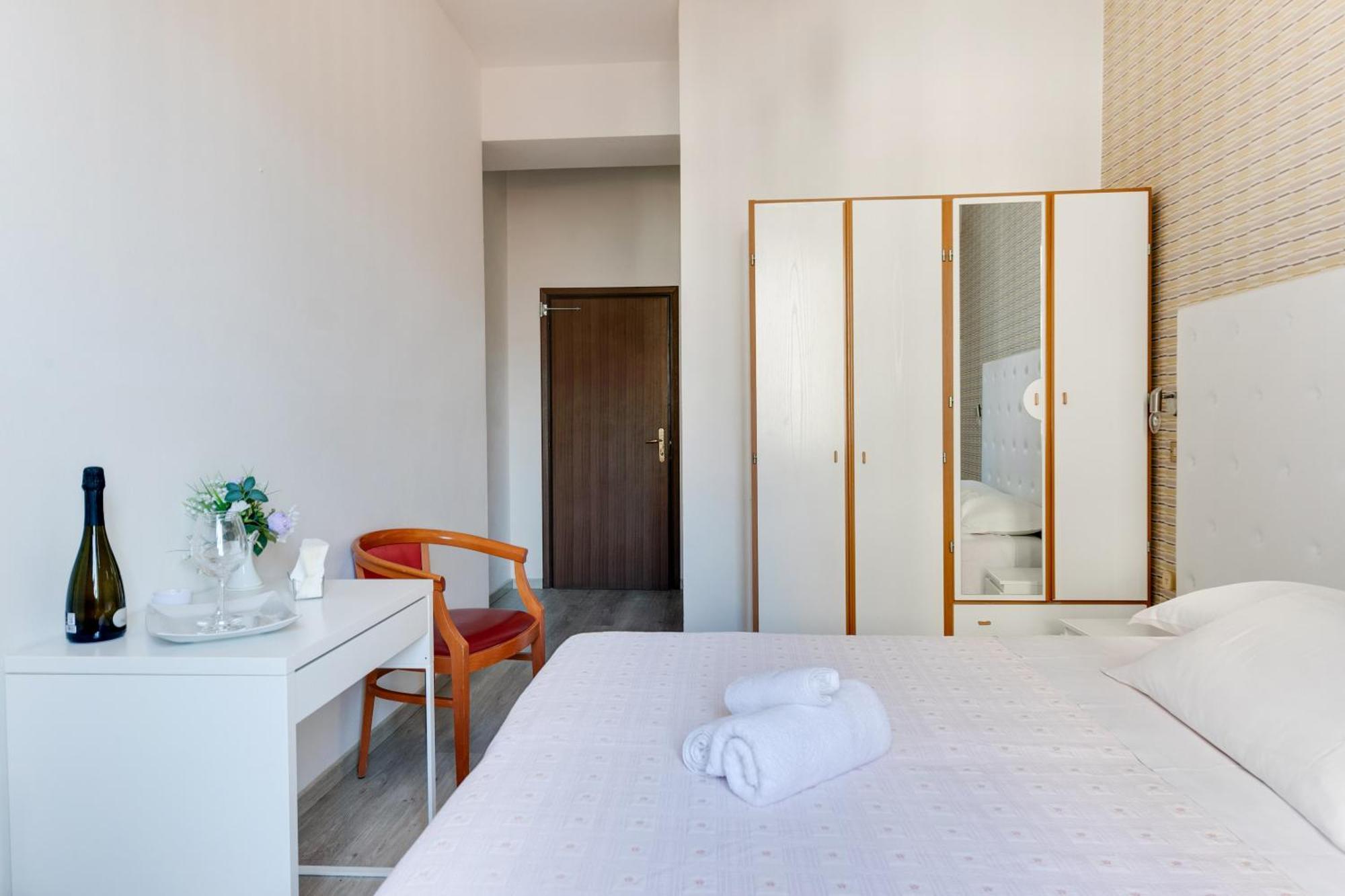 Hotel La Perla リミニ エクステリア 写真