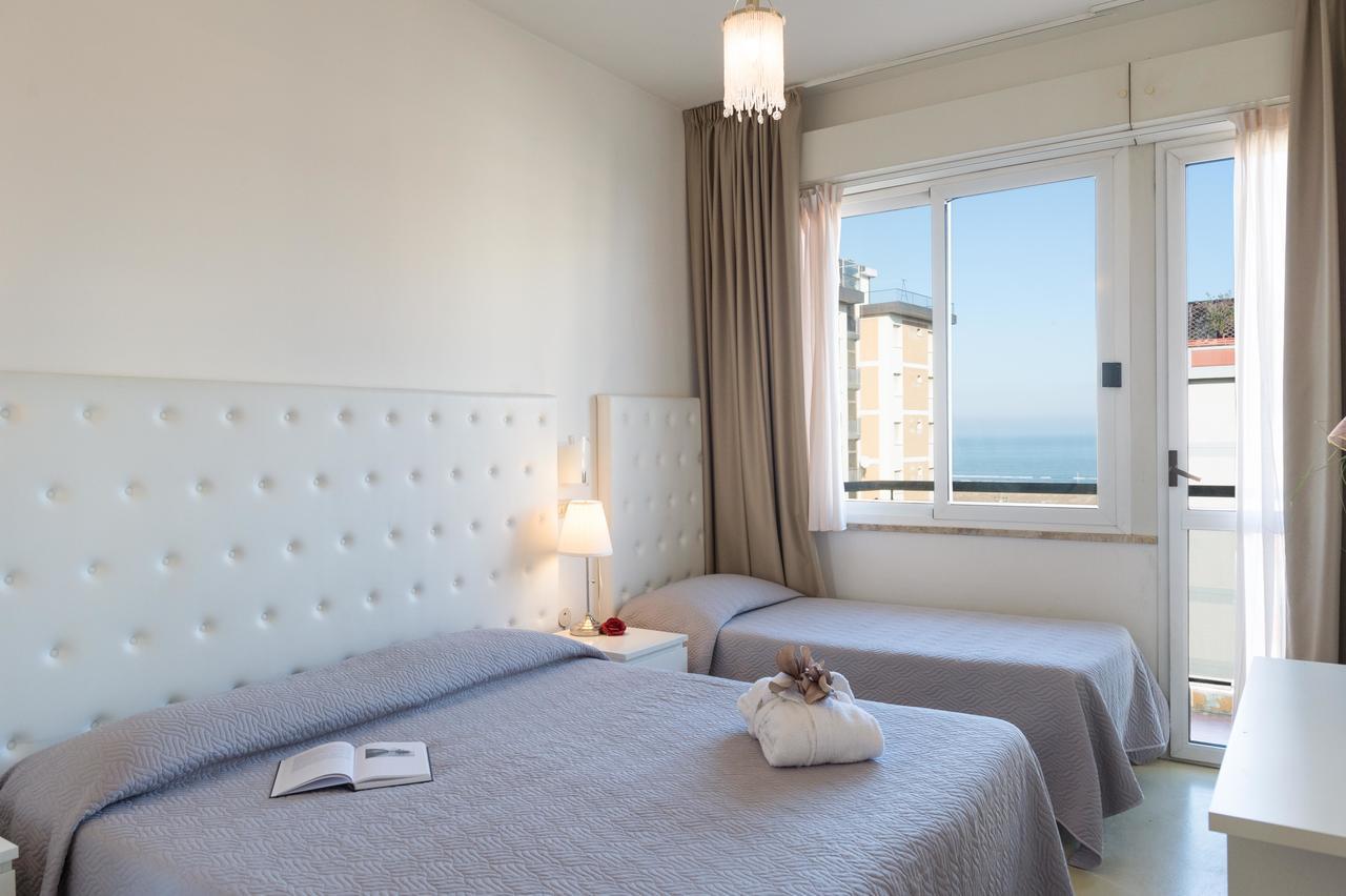 Hotel La Perla リミニ エクステリア 写真